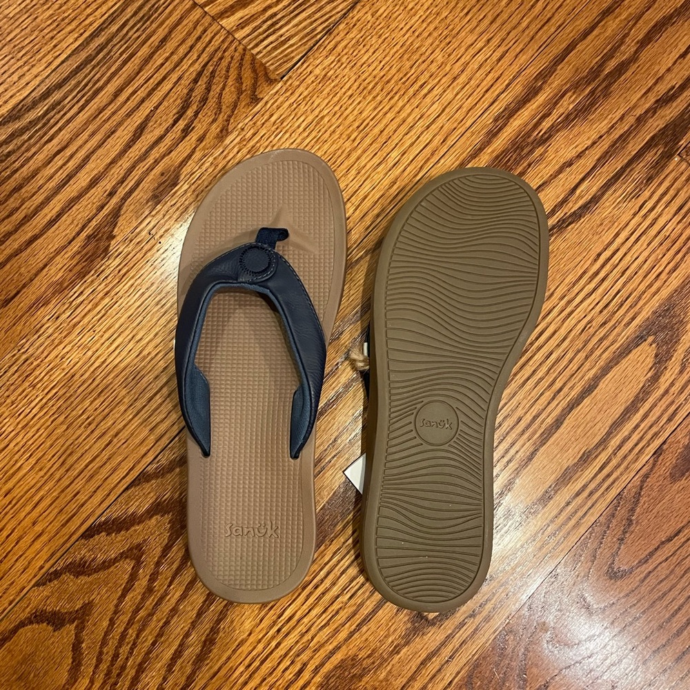 Sanuk yoga mat flip flops size 8